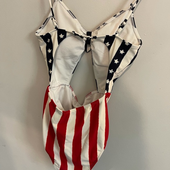 Xs American flag swimsuit - Picture 3 of 3